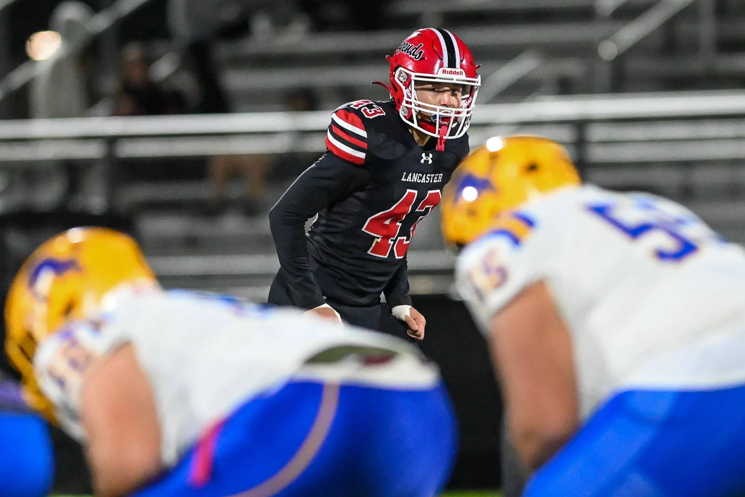 Linebacker keeping an eye on the offense