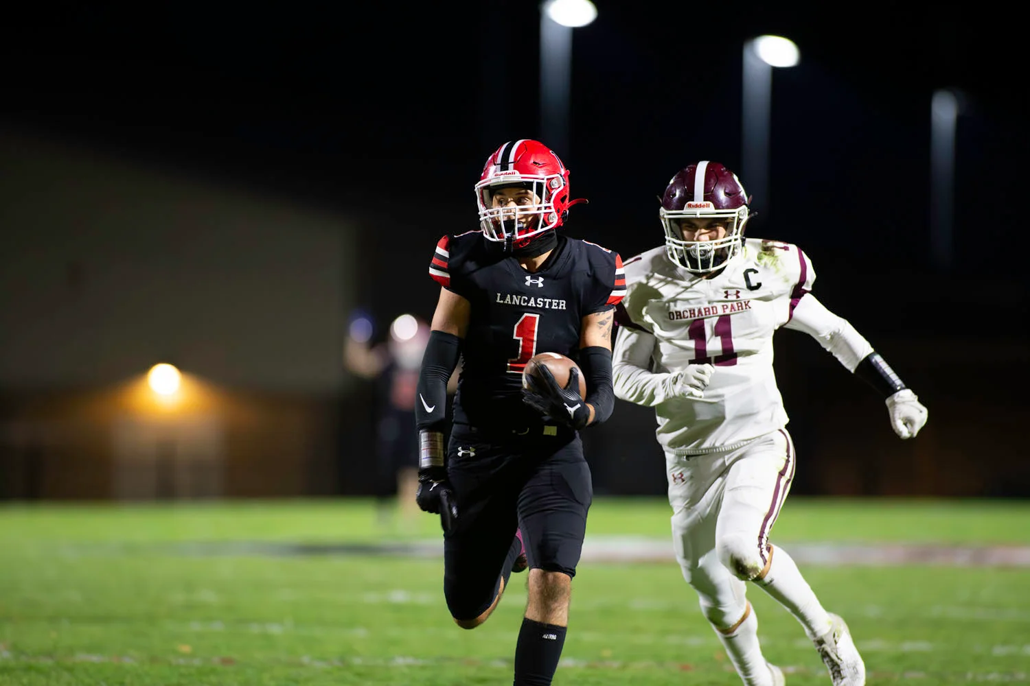 WR running the ball down the field