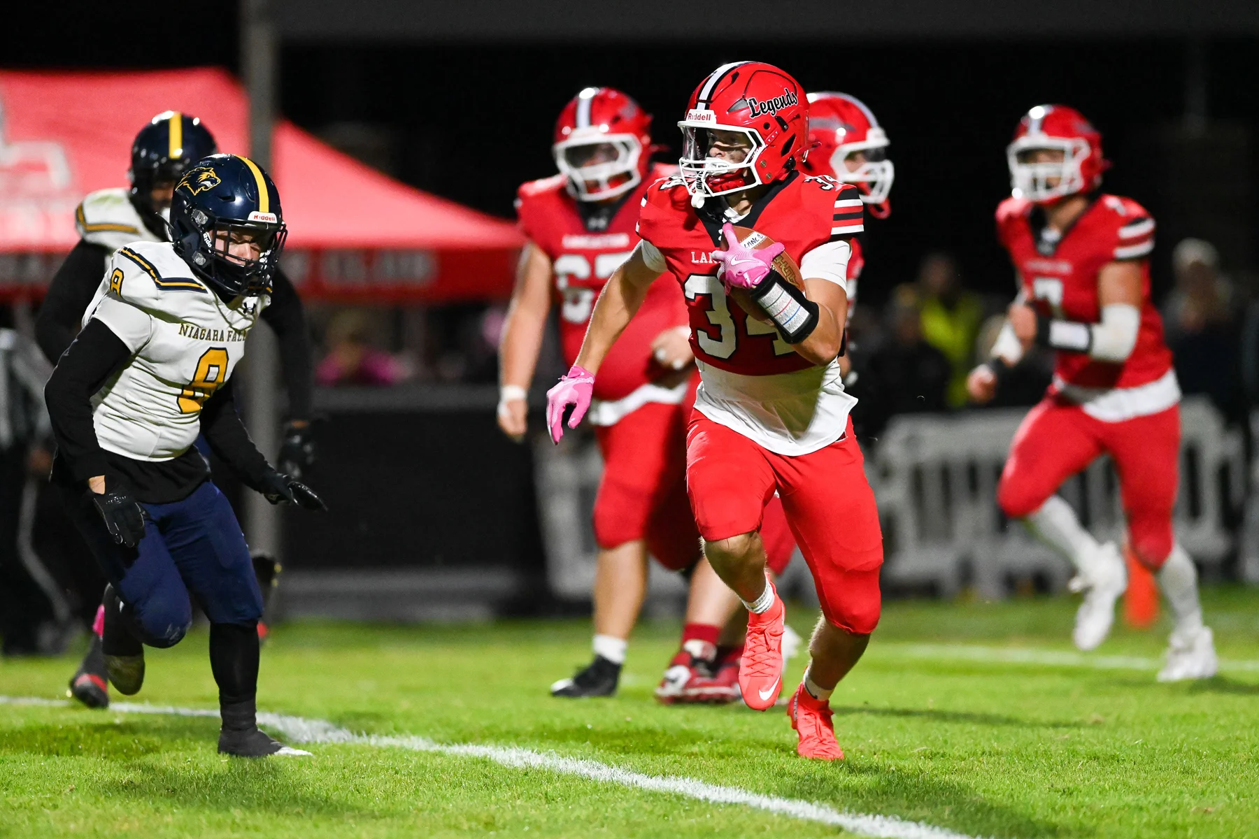 RB breaking away from the defense