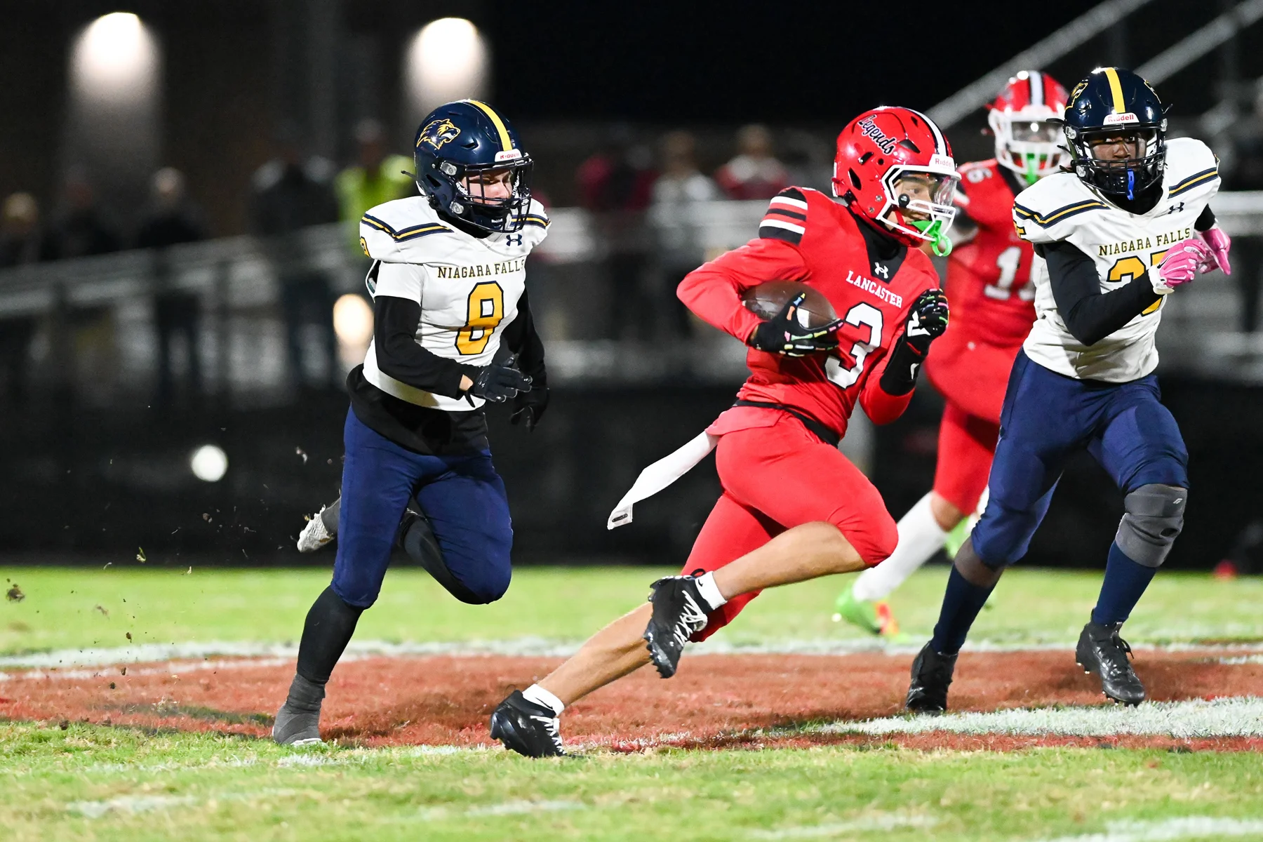 WR running away from DB's